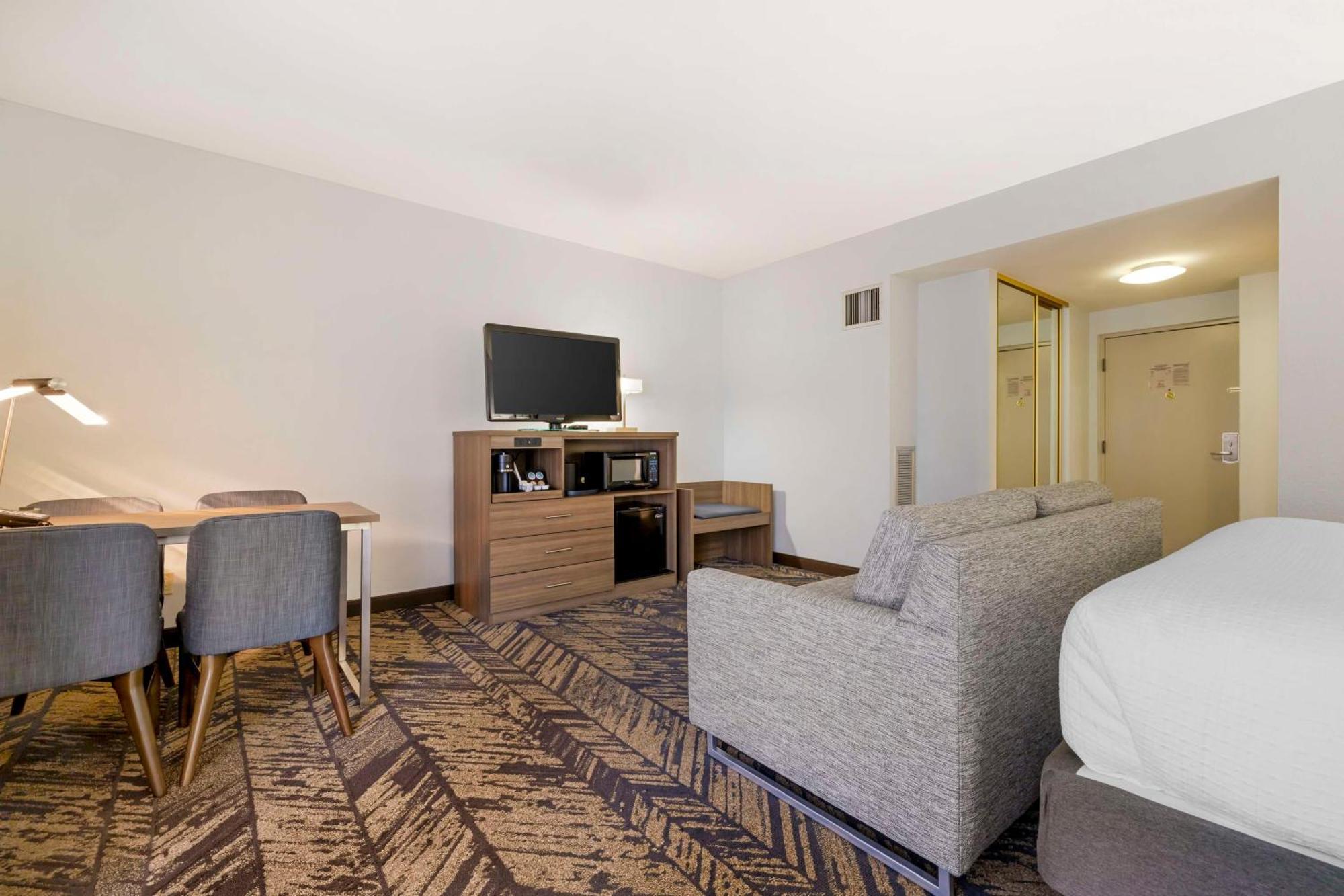 Western Bayside Hotel